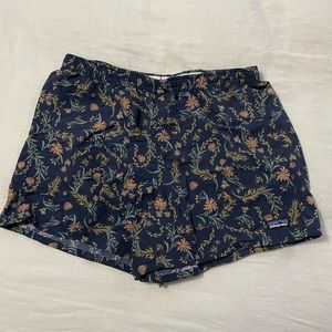 Patagonia women’s M baggies shorts